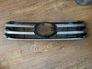 Toyota Hilux Sr5 Revo Grill Grille 2015-2020