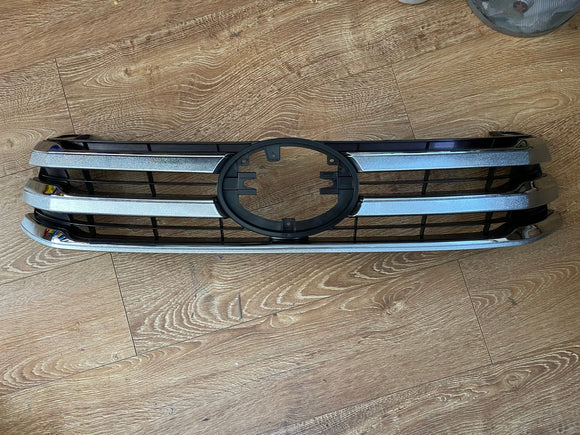 Toyota Hilux Sr5 Revo Grill Grille 2015-2020